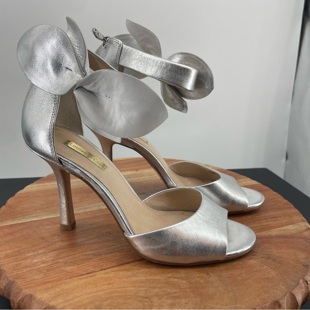 Louise et cie silver‎ 4” heels with bow detail size 8